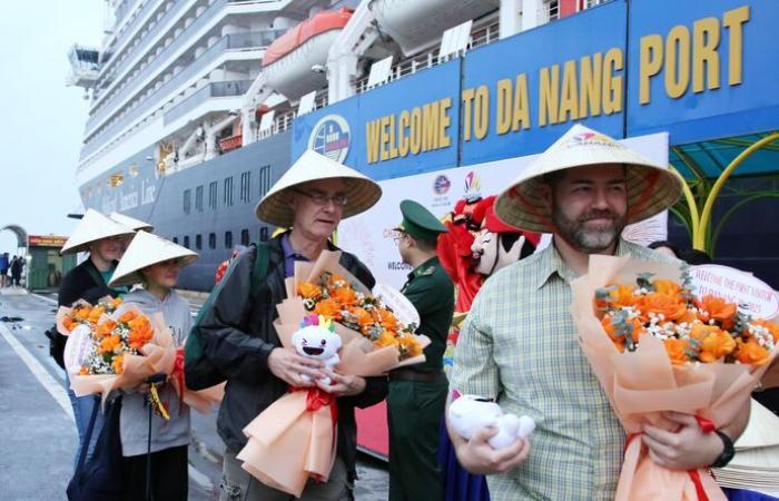 Près de 3 000 touristes arrivent à Da Nang le premier jour du Nouvel An