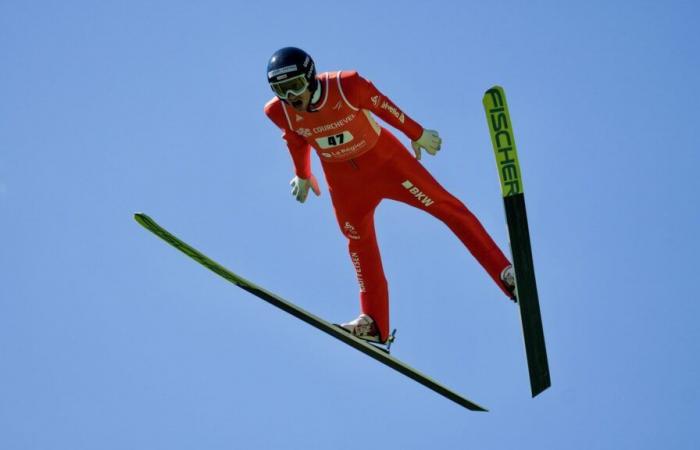 Gregor Deschwanden lance 2025 sur le podium