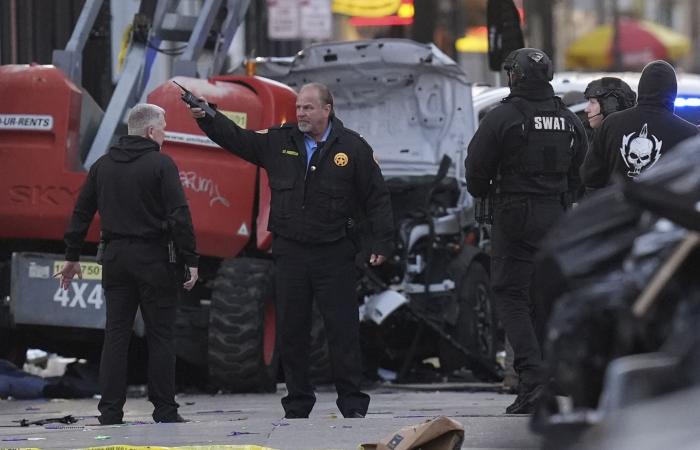 Un “suspect terroriste” est mort après avoir conduit un camion dans la foule