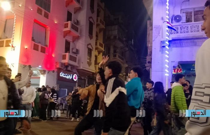 Foule et ambiance festive dans les rues de Korba le soir du Nouvel An (photos)