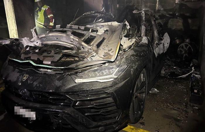 Voiture en feu et dégâts importants dans un garage souterrain en Argovie