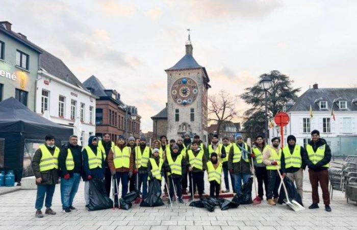 La communauté musulmane Ahmadiyya Muslim démarre la nouvelle année avec une grande campagne de nettoyage dans les rues de Lier (Lier)