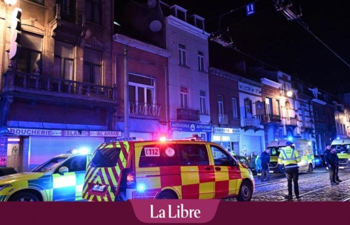 Deux blessés par un feu d’artifice, plus de vingt véhicules en feu et plus de soixante arrestations à la veille du Nouvel An à Bruxelles