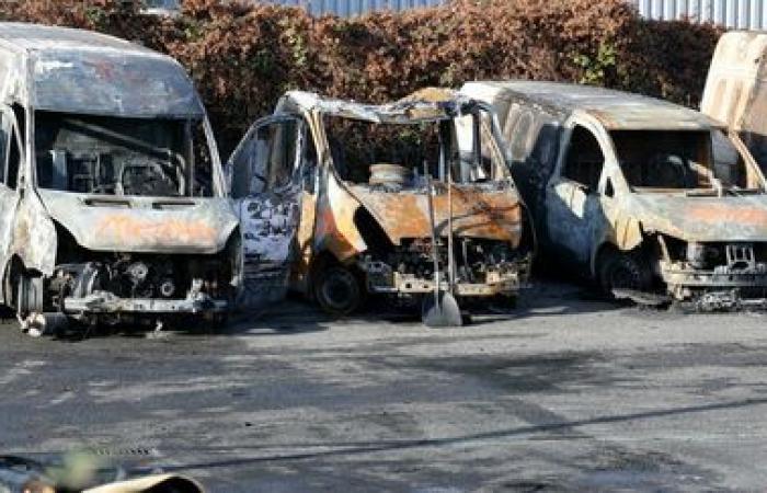 984 voitures incendiées, 420 arrestations et 310 gardes à vue en France, selon un bilan du ministère de l’Intérieur