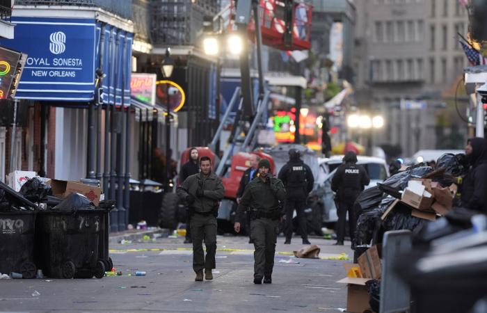 Un “suspect terroriste” est mort après avoir conduit un camion dans la foule