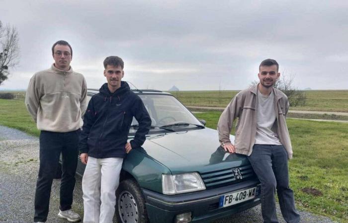 ces trois amis se préparent pour un tour d’Europe en Peugeot 205