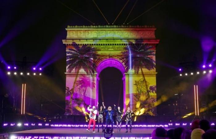 Un million de personnes, un feu d’artifice… Photos de la fête sur les Champs-Élysées