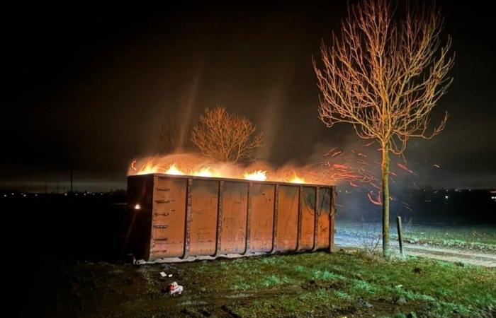 Plusieurs incendies dans la rue pendant la nuit du vieux au nouveau dans le Limbourg (Lanaken)