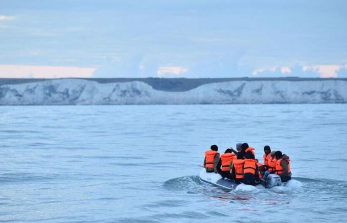 fort rebond des arrivées illégales de migrants via la Manche en 2024