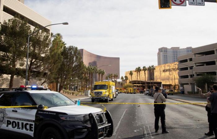 Tesla Cybertruck explose devant la Trump Tower à Las Vegas, la police enquête sur un « possible acte terroriste »