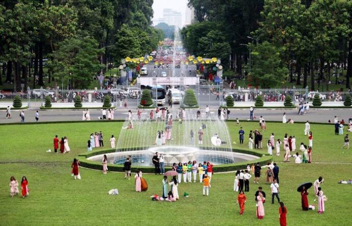 Hô Chi Minh Ville accueille 750 000 visiteurs pour le premier jour du Nouvel An 2025