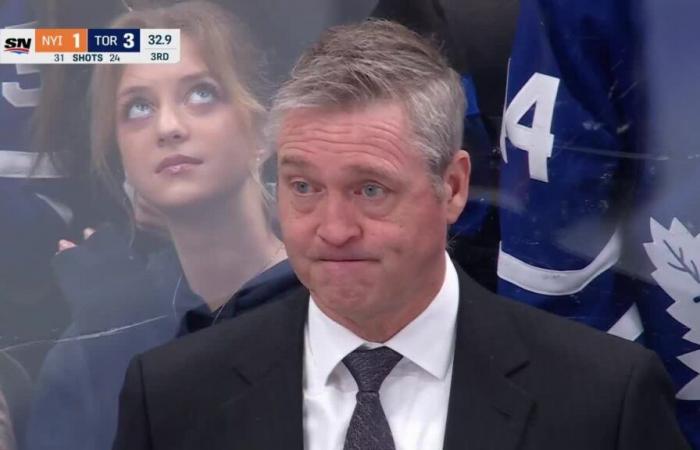 Patrick Roy retire son gardien lors d’une mise au jeu dans sa zone (et se fait marquer)