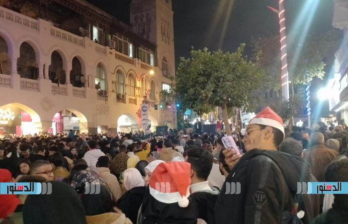 Foule et ambiance festive dans les rues de Korba le soir du Nouvel An (photos)