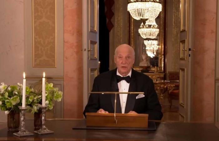 Le roi Harald V parle des tourments de sa famille dans son discours qui clôt cette année « là où tout s’est effondré »