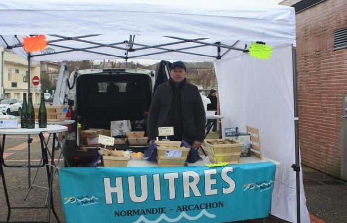 Sur le marché Place Lalaque, l’heure des derniers achats de 2024 et des premiers vœux