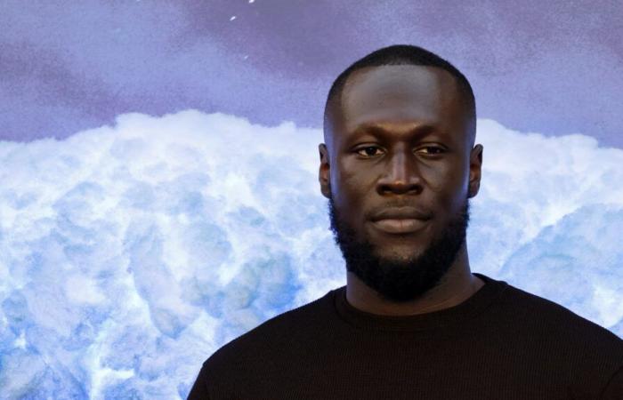 Permis suspendu pour le rappeur Stormzy, surpris avec un téléphone au volant