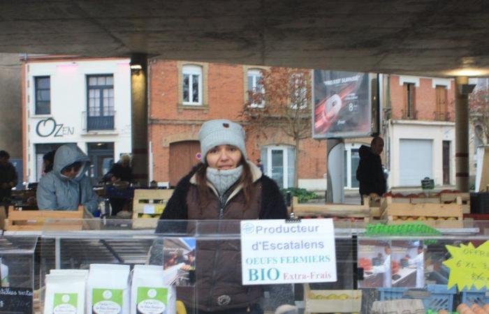 Sur le marché Place Lalaque, l’heure des derniers achats de 2024 et des premiers vœux