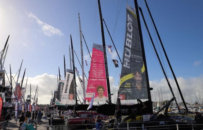 Les Sables-d’Olonne Vendée Globe 2024. 8h le 10 novembre ! Réveillés à 3 heures du matin, les skippers arrivent au ponton pour le grand départ !