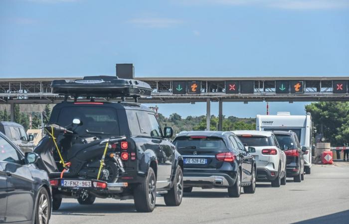 gros embouteillage à la frontière entre l’Espagne et la France, le péage du Boulou saturé