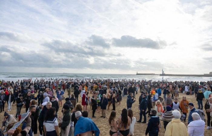 More than 1,000 brave people took the plunge for the Bain des Givrés in Les Sables-d’Olonne