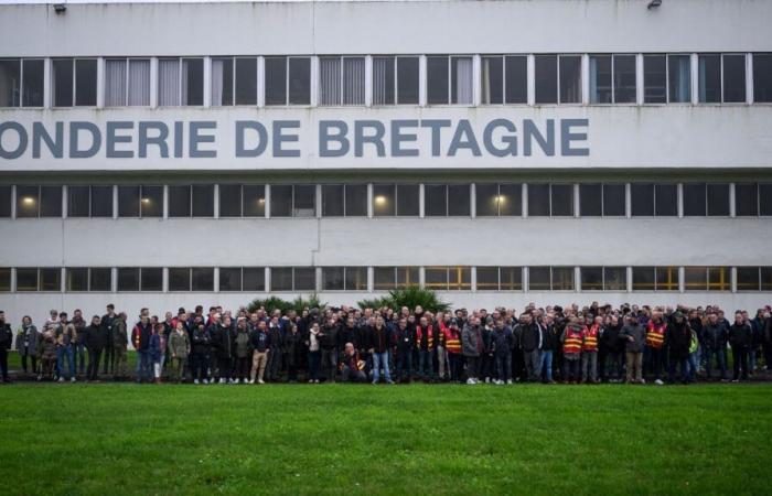 syndicats et élus appellent Emmanuel Macron à intervenir auprès de Renault pour sauver l’usine