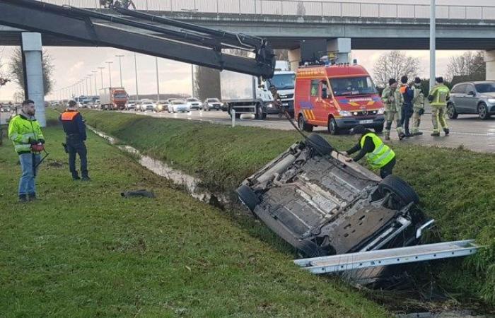 six blessés, trois voitures dans le canal (Domestique)