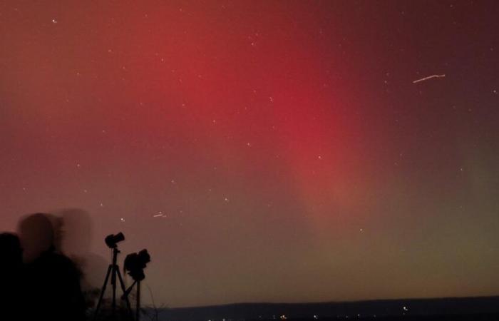 Ces images des aurores boréales qui ont illuminé le ciel de France le soir du Nouvel An 2025