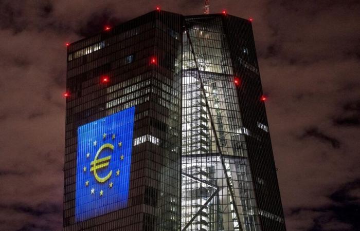 L’euro tombe à son plus bas niveau depuis deux ans face au dollar