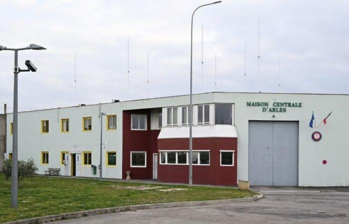 Une prise d’otages est en cours à la prison d’Arles, des personnels détenus