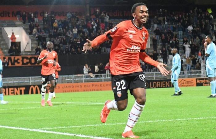 La pépite Eli Junior Kroupi met la pression au FC Lorient