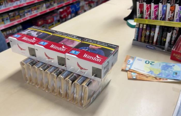 Hausse du prix du tabac en France, “heureusement on est à la frontière”