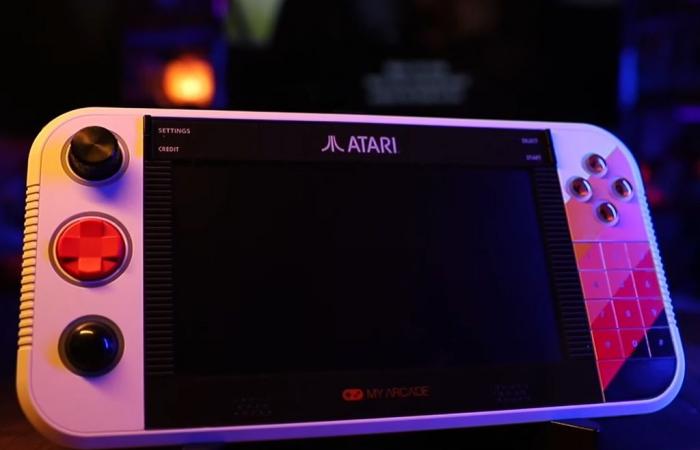 Le teaser d’Atari Gamestation Go présente le design d’un ordinateur de poche rétro