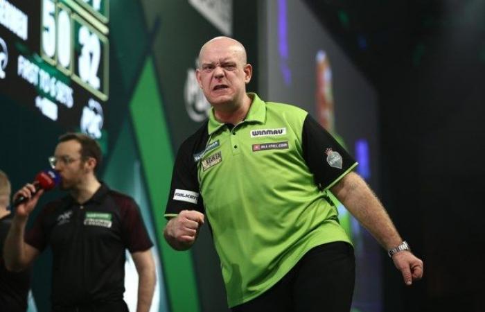 Michael van Gerwen après sa victoire contre Chris Dobey pour la septième (!) fois lors de la finale de la Coupe du monde de fléchettes