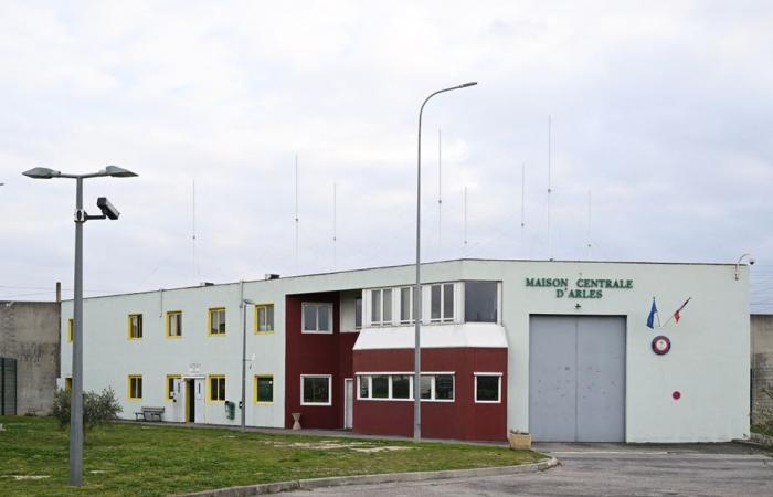 un Guyanais retient cinq personnes en otage dans la prison d’Arles