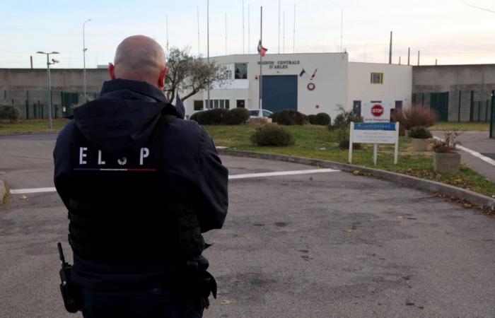 Profil du suspect, « pointes métalliques », victimes… Le point sur la prise d’otage à la prison d’Arles