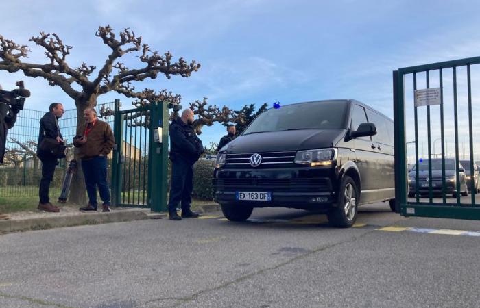 le détenu s’est rendu, aucun blessé parmi les 5 personnes arrêtées