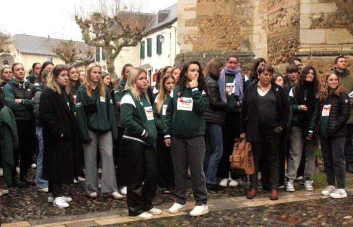 Un millier de personnes rassemblées à Monein pour un dernier hommage à la jeune Lily