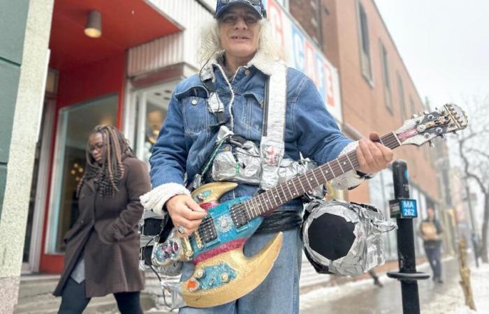 Le voyageur montréalais Jimi Hendrix espère tromper la mort avec sa guitare pendant encore un an et enfin réaliser son rêve d’enregistrer ses compositions en studio en 2025