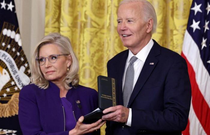 Donald Trump fait face à un nouveau camouflet de Joe Biden qui décore Liz Cheney, farouche critique du républicain