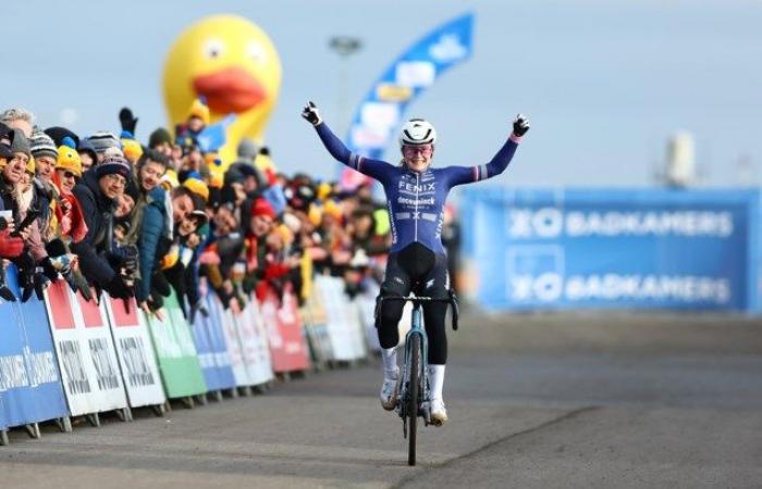 L’impressionnant Puck Pieterse s’impose sur le sable de Coxyde et remporte en solo sa première victoire de la saison