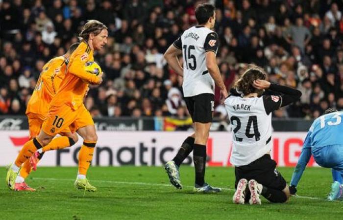 Erreur de penalty, carton rouge – et puis revirement ! Victoire folle du Real à Valence