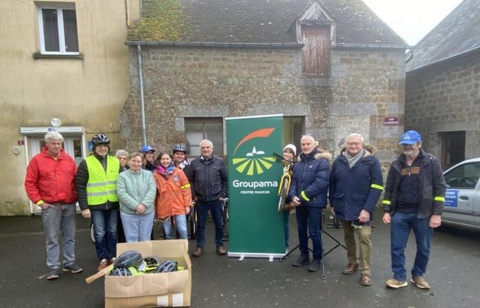 Dans l’Orne, cette association reçoit des vêtements de sécurité cycliste