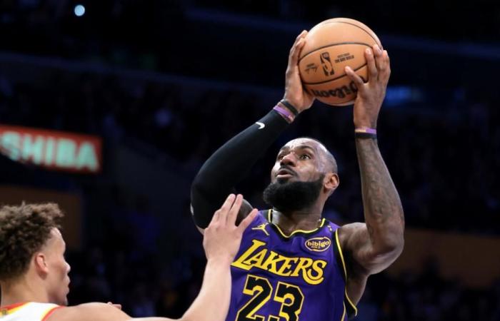 LeBron James bat un autre record de Michael Jordan lors de la victoire des Lakers contre les Hawks