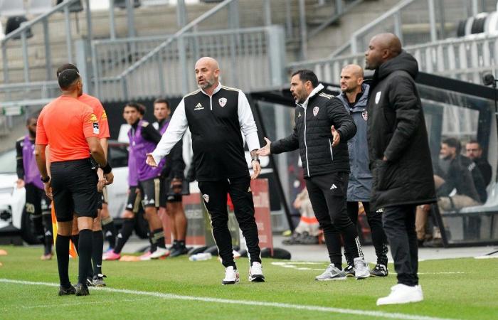 OFFICIEL – Un entraîneur de Ligue 2 quitte prématurément son poste !