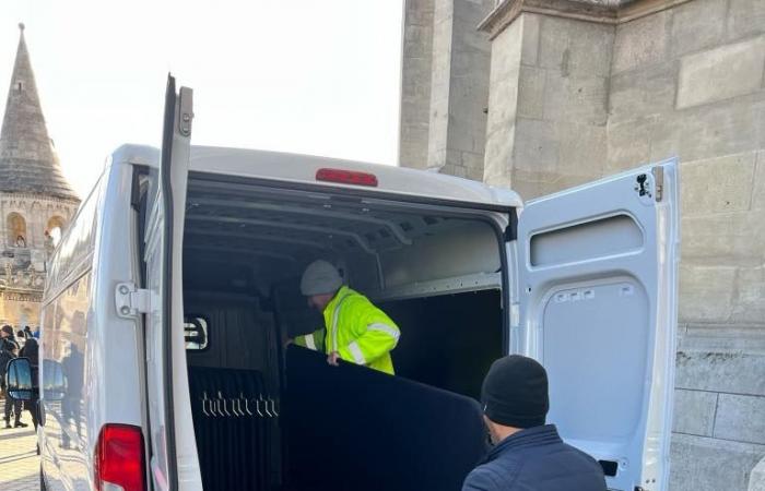 Les cordons noirs autour du principal haut lieu touristique de Hongrie, le Bastion des Pêcheurs, ont été démantelés – PHOTOS