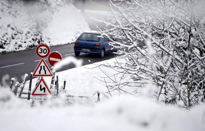 Une perturbation apportant neige et verglas traverse le nord de la France