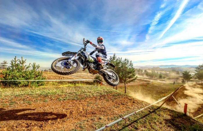 VIDÉO. Avec son saut époustouflant et risqué, le pilote de motocross a créé un buzz mondial, cumulant 243 millions de vues en un an.