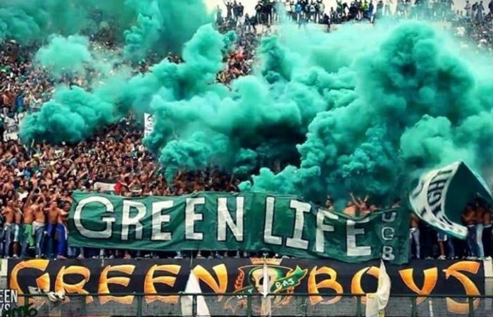 Les groupes de supporters du Raja surprennent la direction lors d’une réunion à huis clos