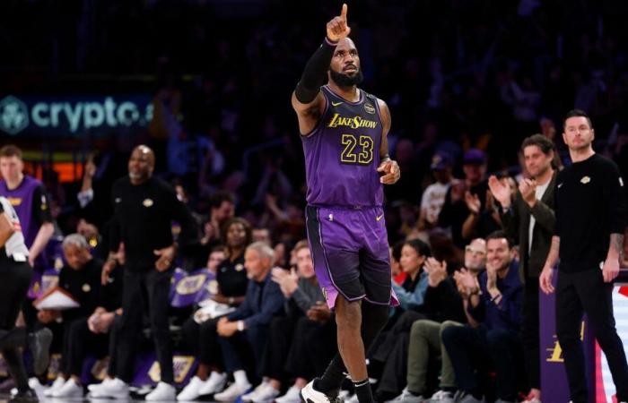 En NBA, LeBron James égale un record de points détenu par Michael Jordan à 40