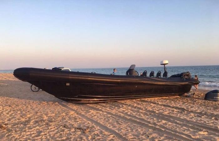 Nador.. Les bateaux fantômes reviennent enflammer les plages de Bougafar et Al-Kabadani avec la contrebande et l’immigration